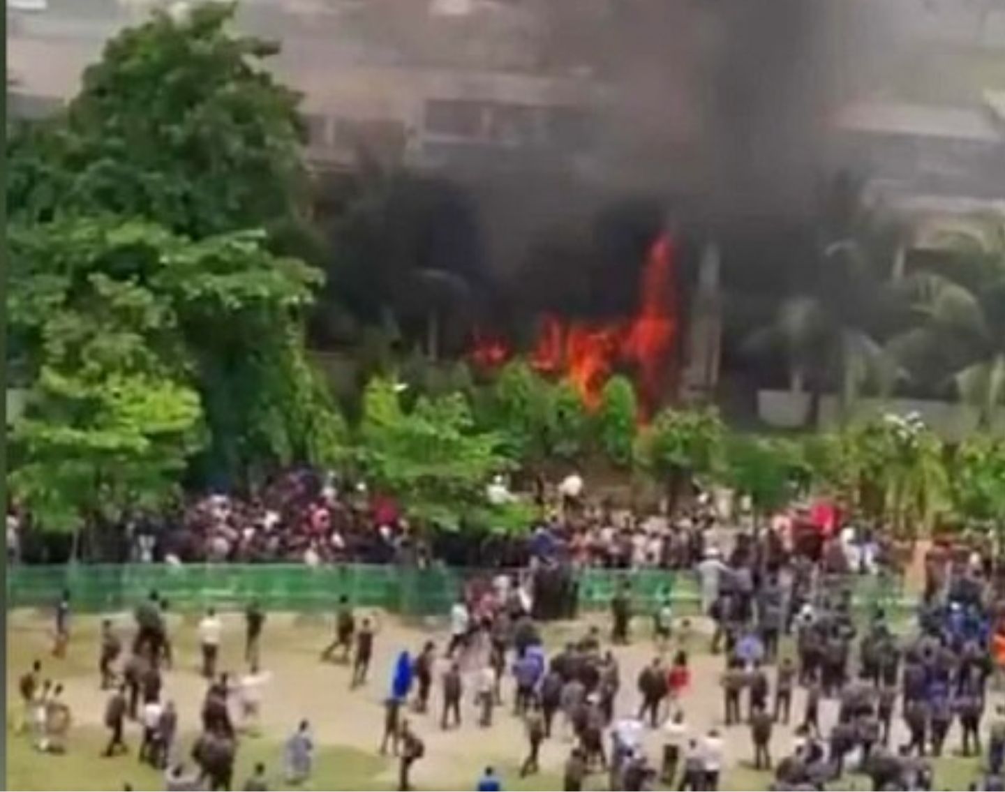 উত্তরায় ‘প্রশিক্ষণ বিমান’ বিধ্বস্তের ঘটনায় হতাহতের আশঙ্কা https://coxview.net/wp-content/uploads/2025/07/Accident-Biman.jpg