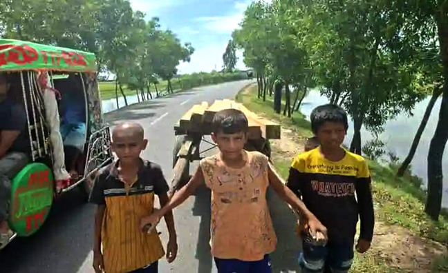 জীবন যুদ্ধের কর্মসংস্থানে শিশুরা https://coxview.net/wp-content/uploads/2025/09/Sagar-2025-09-18-at-10.52.46-AM.jpeg